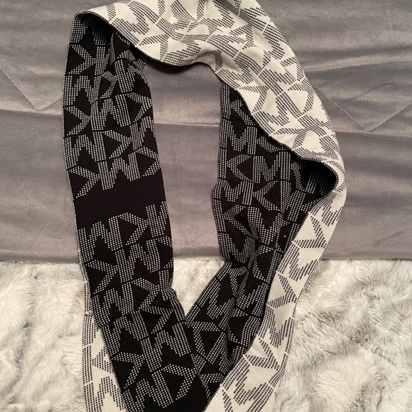 MK reversible infinity scarf - Picture 1 of 3